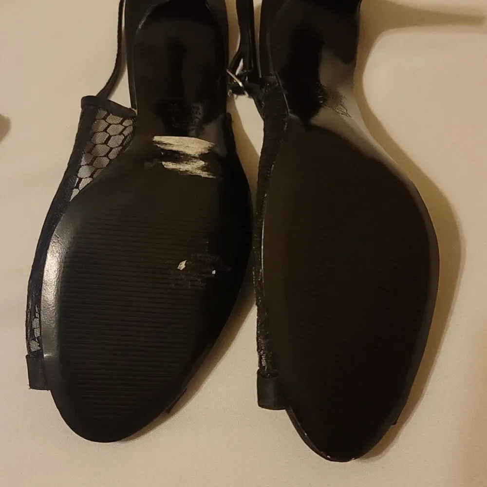 CP honeycomb lace heels size 10‎